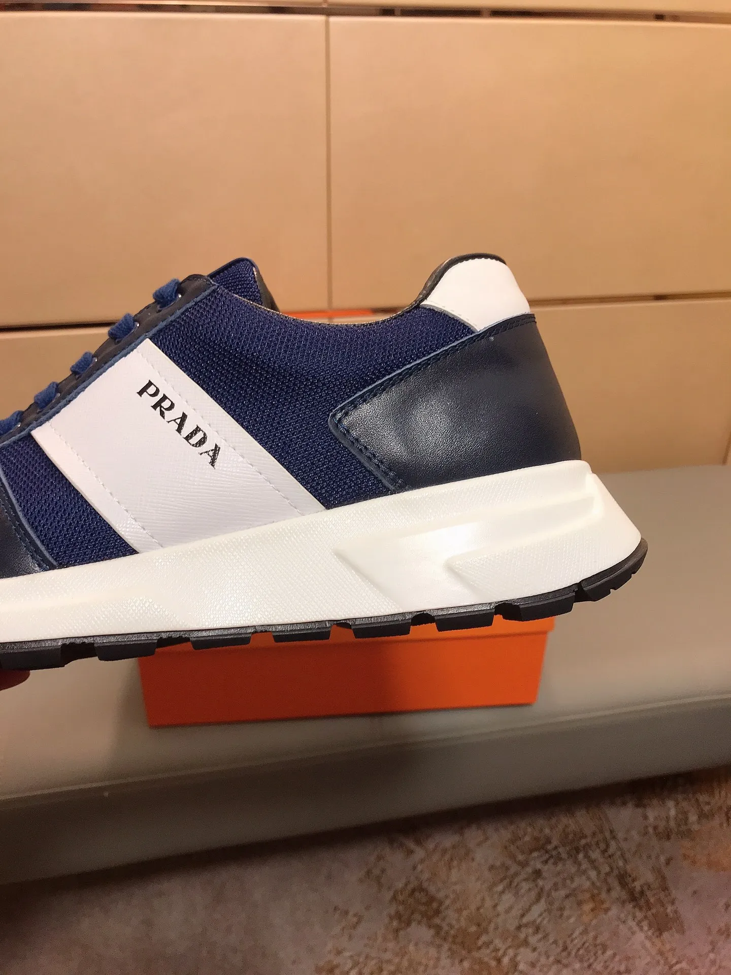 Ex-factory price 400 👟👟【PRADA】Prada's new men's fashion sports and casual shoes🇨🇳High-end boutique💯Exquisite details, uppers made of cowhide + breathable fabrics, pigskin lining🌶🌶Lightweight, wear-resistant and non-slip original outsole, comfortable to wear🎋Classic craftsmanship, fine workmanship, worth owning Code number: 38-44